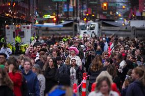 Fans At Taylor Swift Concert - Vancouver