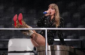 Taylor Swift In Concert - Vancouver