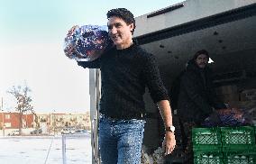 Justin Trudeau Packs Cristmas Baskets In Montreal