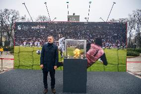 Former Dynamo Kyiv, AC Milan And Ukraine Forward Andriy Shevchenko Brings The Ballon D'Or (Golden Ball) In Kyiv