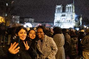 Crowds during Notre-Dame Cathedral re-opening ceremony - Paris