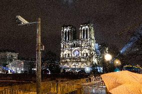 Crowds during Notre-Dame Cathedral re-opening ceremony - Paris