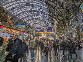 Frankfurt Main Station During The Festive Season