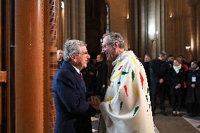 Start Of The First Mass For The Public Notre-Dame Cathedral - Paris