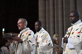 Start Of The First Mass For The Public Notre-Dame Cathedral - Paris