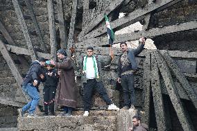 Celebrations Of Controlling Hama Continue In Al-Assi Square