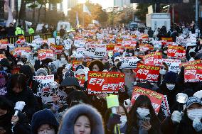 'Impeach Yoon Suk-yeol, Leader Of Treason, Immediately' Rally Demands Swift Action In South Korea