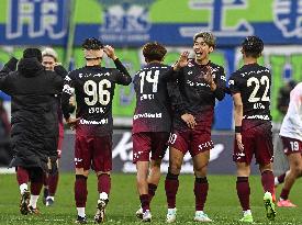 Football: Kobe defend J-League crown