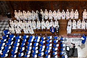 Start Of The First Mass For The Public Notre-Dame Cathedral - Paris