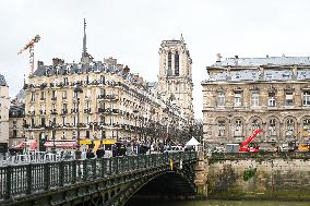 Atmosphere During First Mass For The Public Notre-Dame Cathedral - Paris