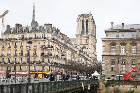 Atmosphere During First Mass For The Public Notre-Dame Cathedral - Paris