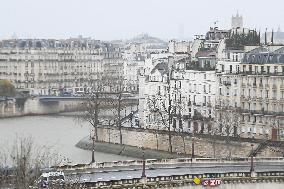 Atmosphere During First Mass For The Public Notre-Dame Cathedral - Paris