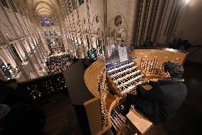 First Mass For The Public Notre-Dame Cathedral - Paris