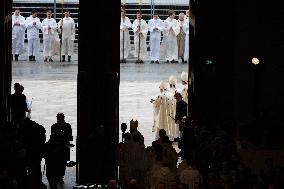 First Mass For The Public Notre-Dame Cathedral - Paris