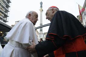 Pope Francis Prays In Front Of Virgin Mary Statue - Rome