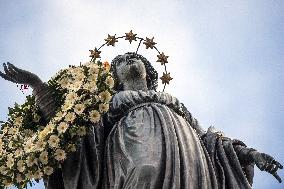 Pope Francis Prays In Front Of Virgin Mary Statue - Rome