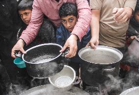 Food Aid For Displaced Palestinians - Gaza