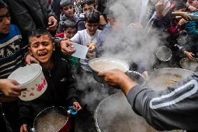 Food Aid For Displaced Palestinians - Gaza