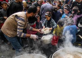 Food Aid For Displaced Palestinians - Gaza