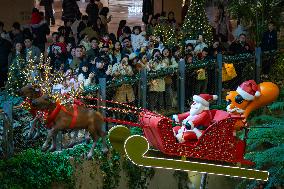 Christmas Atmosphere in Chongqing