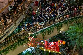 Christmas Atmosphere in Chongqing