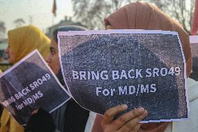 MBBS Students And Doctors Protest Against The Reservation Policy