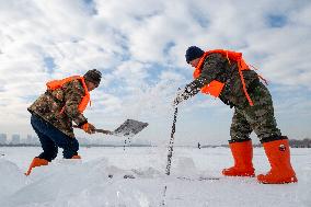 Ice Collection Season Starts - China