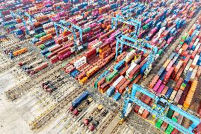 The Total Import And Export Value of China's Goods Trade Increased