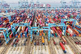 The Total Import And Export Value of China's Goods Trade Increased