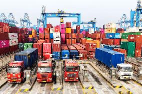 The Total Import And Export Value of China's Goods Trade Increased