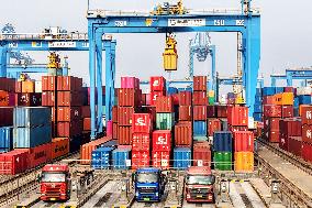 The Total Import And Export Value of China's Goods Trade Increased