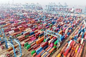 The Total Import And Export Value of China's Goods Trade Increased