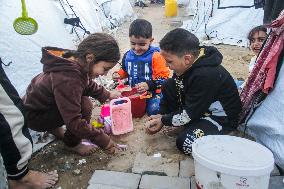 Palestinian Children Brace For Winter - Gaza