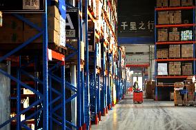 An E-commerce Logistics Warehouse in Lianyungang