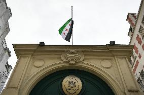 Syrian Revolution flag on the Syrian embassy in Paris FA