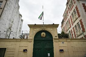 Syrian Revolution flag on the Syrian embassy in Paris FA