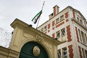 Syrian Revolution flag on the Syrian embassy in Paris FA