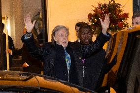 Paul McCartney greets fans outside the Ritz Hotel - Madrid