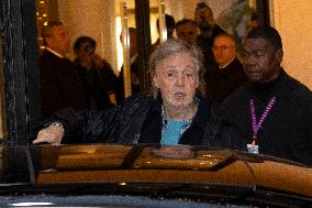 Paul McCartney greets fans outside the Ritz Hotel - Madrid