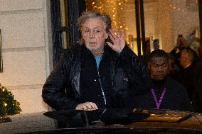 Paul McCartney greets fans outside the Ritz Hotel - Madrid