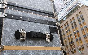 Louis Vuitton Iconic Trunks Scaffolding - NYC