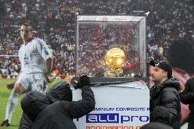 Andriy Shevchenko brings Ballon dOr to Ukraine