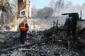 Wildfire Roars Into Malibu - LA