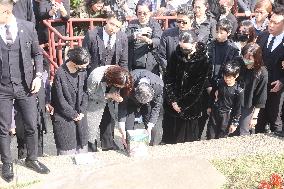 Writer Chiung Yao's Cremation Ceremony