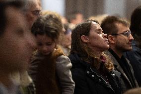 Mass dedicated to Donors at Notre Dame Cathedral - Paris