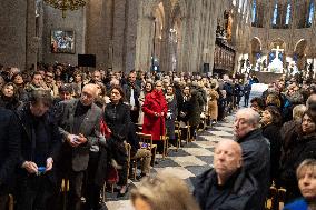 Mass dedicated to Donors at Notre Dame Cathedral - Paris