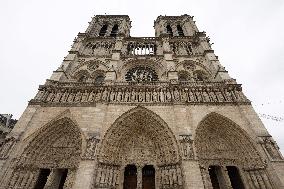 Mass dedicated to Donors at Notre Dame Cathedral - Paris