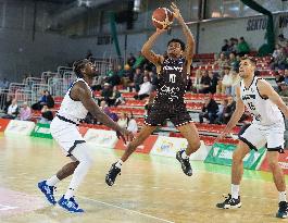 Legia Warszawa vs Bamberg Baskets - European North Basketball League