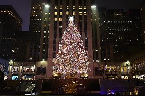 It’s Beginning To Look Like Christmas In The New York City