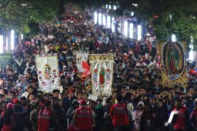 Pilgrims Arriving The Basilica Of Guadalupe